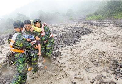 台湾多地发生民众被泥石流活埋悲剧 至少4死1伤