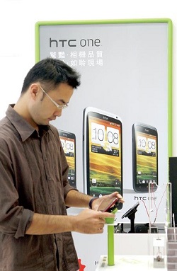 HTCOne开卖时间敲定与三星S4正面对决