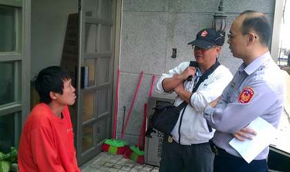 台一离婚男跨海探儿钱花光行乞筹钱警助返台
