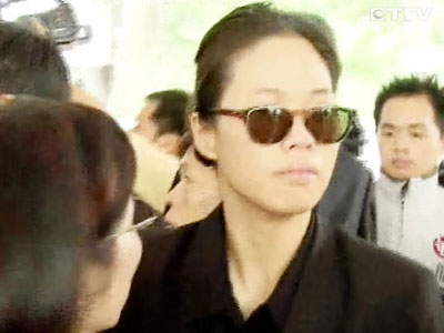 亲民党主席宋楚瑜爱女宋镇迈去年初出席母亲陈万水追悼会。