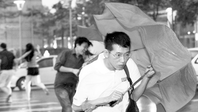 台风“苏力”重创台湾造成4人死亡123人受伤（图）