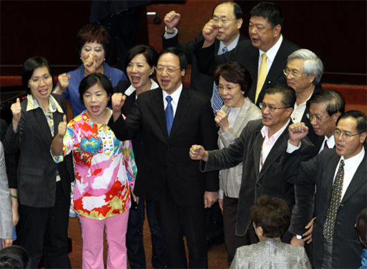 台湾“行政院长”完成施政报告私下感谢王金平