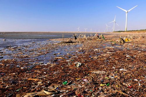 台湾黄金海岸极速消失垃圾成堆触目惊心