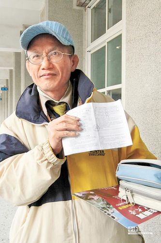 20年读5所大学台湾43岁考生备考硕士班（图）