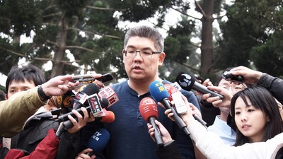 连胜文被曝曾参加“兔女郎”派对和曝料人互告