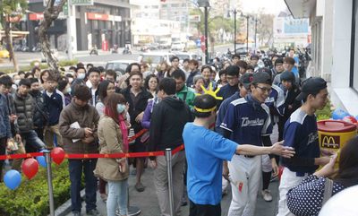 台湾麦当劳“国际早餐日”每店送1000个汉堡（图）