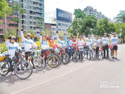 天津骑行队环岛旅行最老80岁赞台湾警察真是好