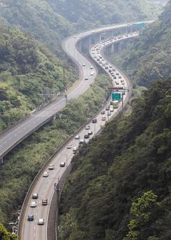 清明连续假期台湾公路迎车潮车流量今将达高峰