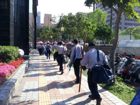 台湾反服贸学生活动落幕已经退出“立法院”