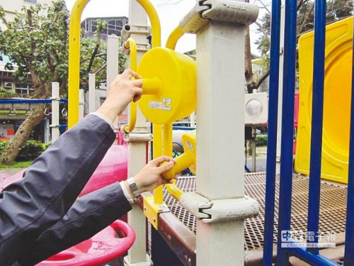 台北新北33个公园被抽查儿童游乐设施全不及格