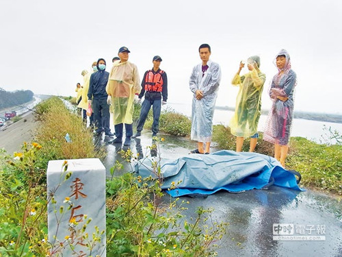 疑恋情未获家长祝福台湾初中小情侣跳河殉情