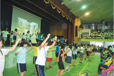 台南女中学生穿初中制服跳操快闪庆祝毕业（图）