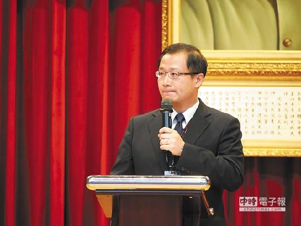 桃园县长吴志扬针对副手涉贪亲上火线向县民道歉