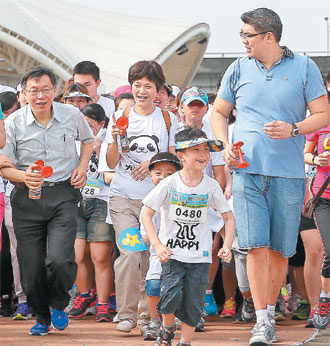 连胜文与柯文哲同台互动冷淡两人刻意保持距离