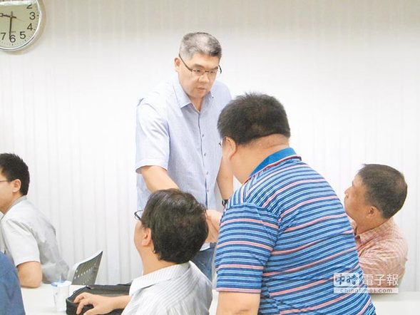 台北市長參選人連勝文昨表示，雙北市在市政和競選策略上有很大的合作空間，他已和朱立倫通電話溝通。