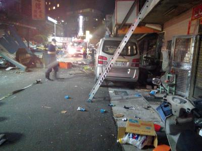 台北川菜馆爆炸无人伤殃及对面水饺店员工恐失明