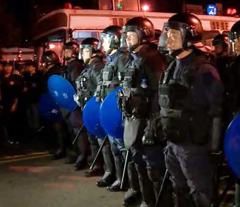 3月23日晚至24日凌晨，台湾警方对攻占“行政院”的学生进行强制驱离