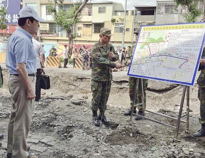 高雄气爆马英九称以最大魄力检讨死者家属要交代