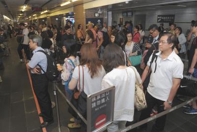 台湾高铁遭雷击信号异常影响2.7万旅客