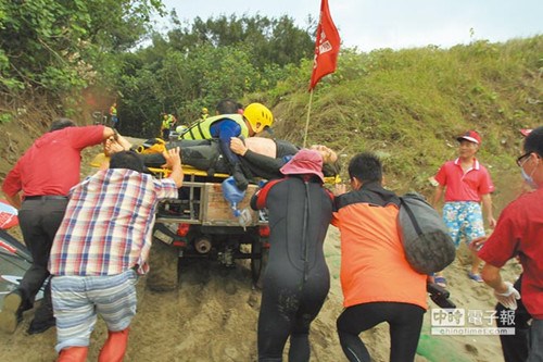 苗栗消防训练救生艇遭巨浪掀翻2消防员牺牲