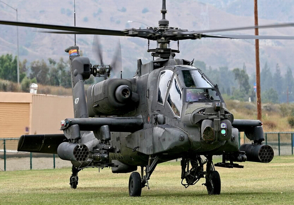 台湾军购美国阿帕奇直升机，最后一批昨抵高雄。（网络图）