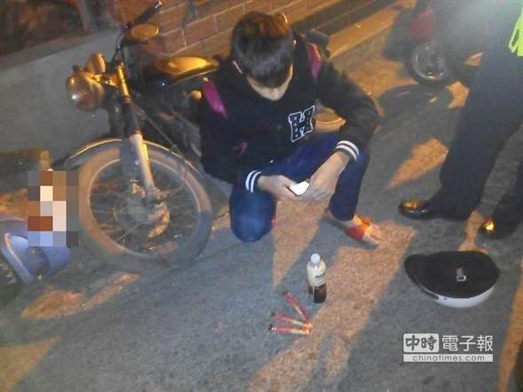 警方18日深夜拦查到“芦洲都敏俊”携带大量毒品