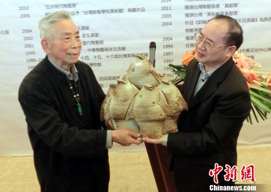 台湾八旬陶艺家向湖南捐赠99件作品以慰乡情