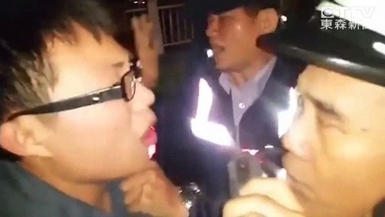 高雄男子向女友求婚却遭警方对空鸣枪，愤而怒告警察执法过当。（台媒图）