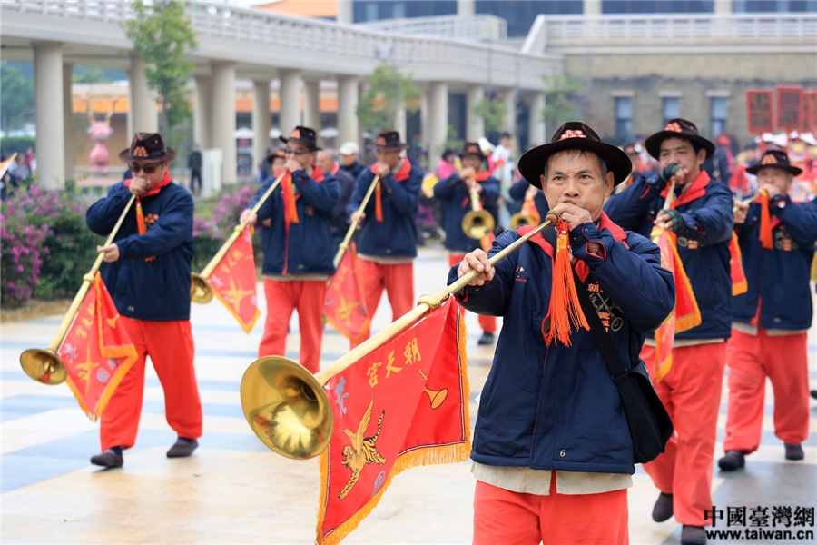 2014世界神明朝山联谊会，北港朝天宫哨角队