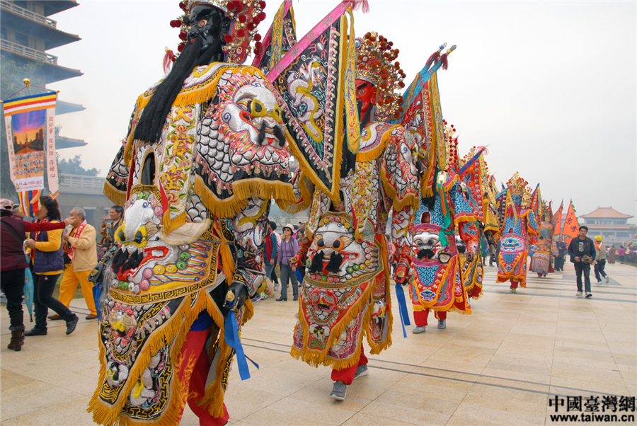 2014世界神明朝山联谊会，各宫庙神将出巡佛馆