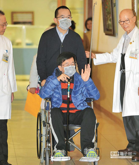 陈水扁保外就医赴医检查呛咳严重眼神显呆滞（图）