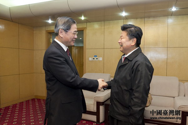 张志军于1月13日在北京会见台湾花莲县长傅崐萁率领的民意代表参访团一行