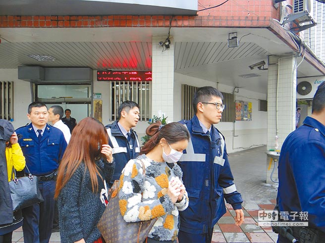 半套性交易夯 小姐忙到手抽筋