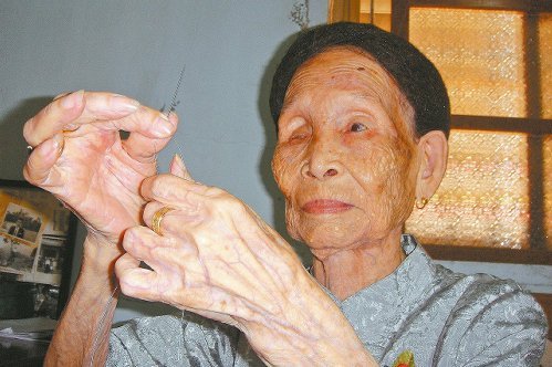 “但愿同月同日同时死”真实版台湾107岁老人辞世