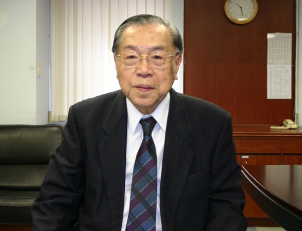 胡惠德除了担任寄生虫防治会董事长，也是台湾血液基金会董事长。（图／取自台湾血液基金会）