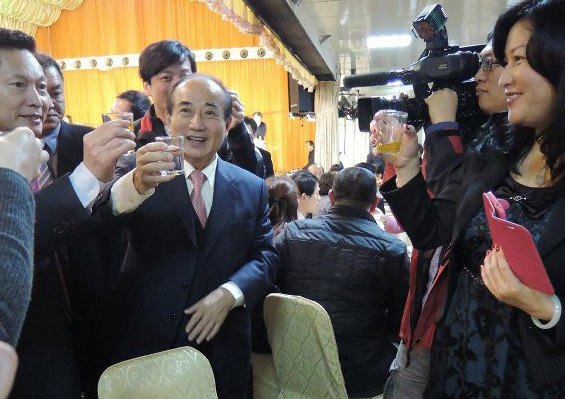 “立法院长”王金平今晚参加台湾海峡两岸法律交流协会春酒宴，仍不愿松口是否参选2016