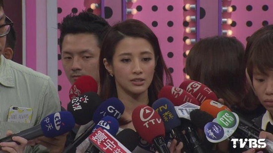 女星李蒨蓉私登阿帕奇战斗机恐判5年网上发文道歉