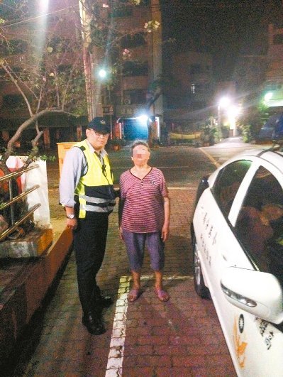 81岁妇人半夜逛墓园警察以为“见鬼了”（图）