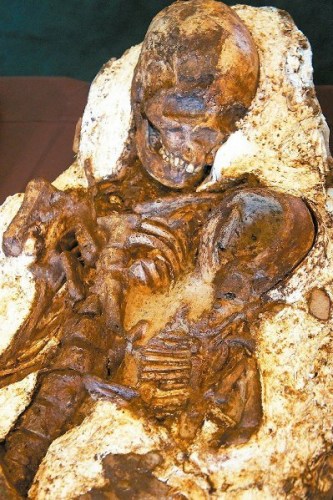 台湾4000年母与子遗骨系台中“最早的妈妈”