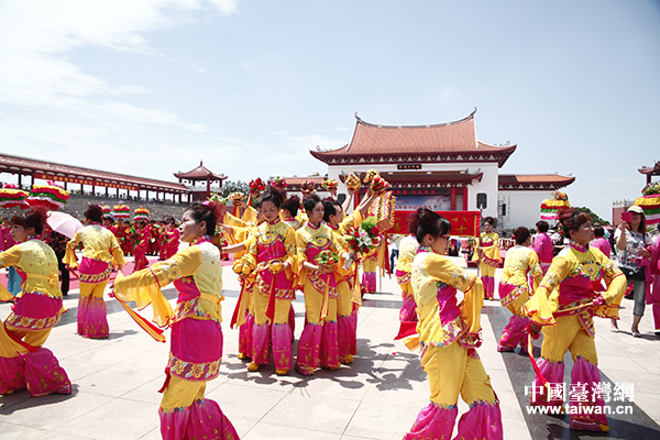 台澎湖紫微宫等百余名信众赴湄洲纪念妈祖诞辰1055周年