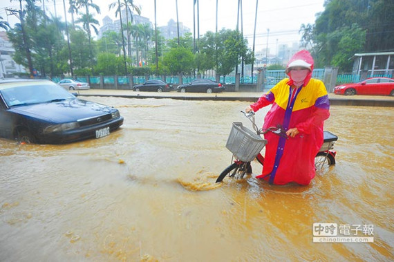 台北昨降豪雨低洼路段淹出黄河（图）