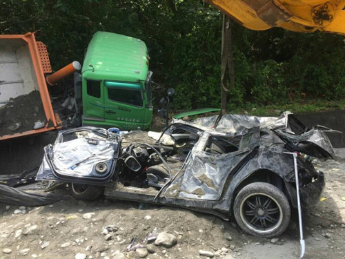 台湾发生3车相撞事故致2人死亡4人受伤（图）