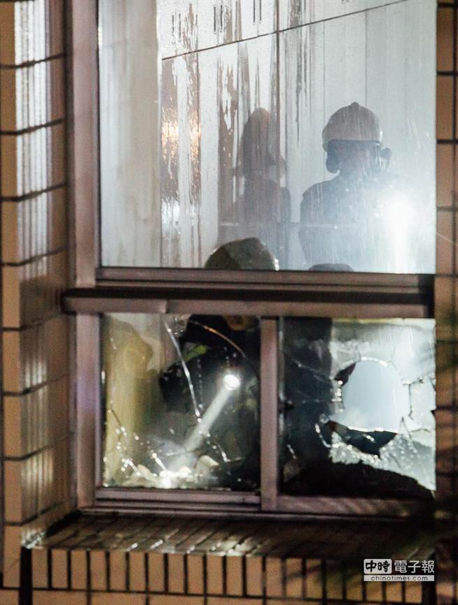 台北市府凌晨4时突发火警 无人员伤亡（组图）