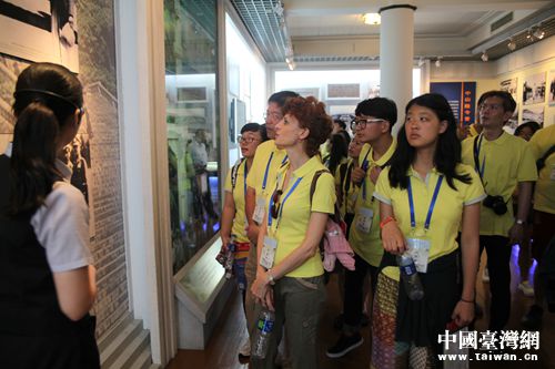 “2015海外台湾留学生长三角研习营暨台胞青年夏令营”营员参观孙中山纪念馆