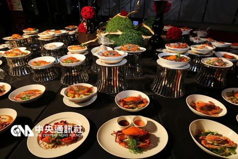 台南一酒店推出108道螃蟹料理让人食指大动（图）