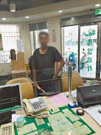 男子想吃牢饭大喊抢劫检方指没意图“请”他回去