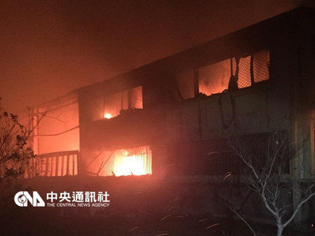 台湾苗栗县一金纸加工厂突发大火致7死4伤