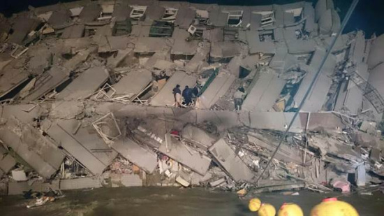 台湾高雄地震台南多处楼房倾倒马英九抵应变中心
