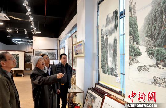 台湾九旬画家首次在大陆办展：画不尽的思乡情