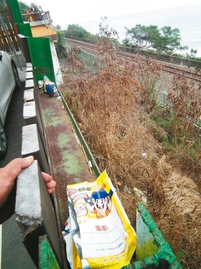 台湾“最美车站”游客攀升 护栏凹槽成垃圾桶